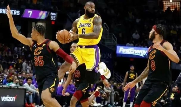 真人视讯百家乐-詹姆斯正式有资格和湖人续约 但工程进展十分缓慢