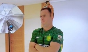 塞尔吉尼奥将迎国安首秀，博主晒其一个月前标准照拍摄花絮