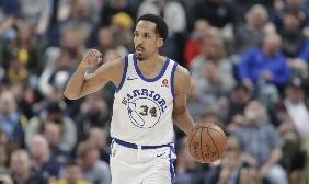 中投靓仔！祝前NBA球员利文斯顿40岁生日快乐！